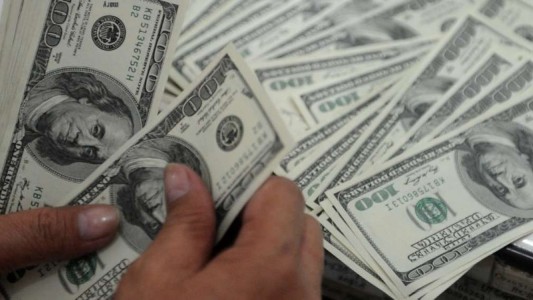 Tras las medidas, el dólar cerró a $57