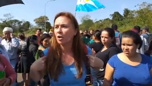 Hacían un piquete en Iguazú y atacaron a turistas que quisieron pasar caminando