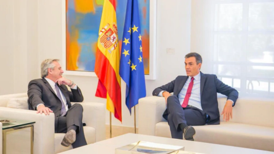 El presidente español Pedro Sánchez, recibió a Alberto Fernández en La Moncloa