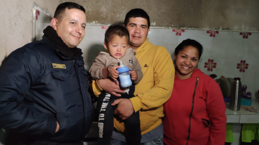 Un policía franco de servicio le salvó la vida a un niño de 2 años con maniobras de RCP