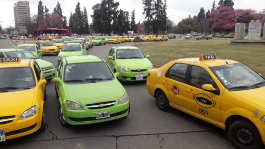 Tregua de taxistas y remiseros tras el escándalo por UBER
