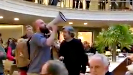 Militantes de CTEP protestaron en shoppings por la "emergencia alimentaria"