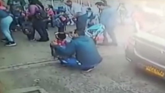 Video: un jardín de infantes dejó solo en la calle a un nene de 2 años porque llegó tarde