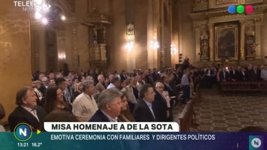 Políticos y familiares asistieron a la misa a un año de la muerte de De la Sota