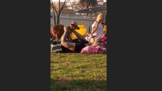 La Plata: indignación en las redes por el video de una joven ahorcando a su perro