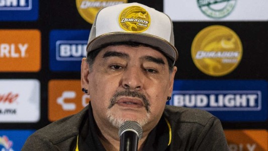 Emboliolalia, el problema en el habla de Maradona