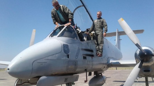 VIDEO: El avión Pucará sale de servicio y pliega sus alas en el nido cordobés donde nació