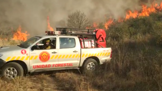 VIDEOS: voraz incendio en los cerros de Villa Carlos Paz