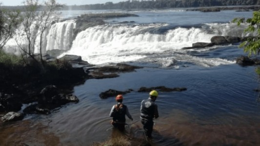 Garganta del Diablo: retiran 90 kilos de monedas del lecho del río Iguazú