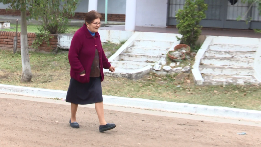 Por los recortes, caminan 13 kilómetros para tomar el colectivo