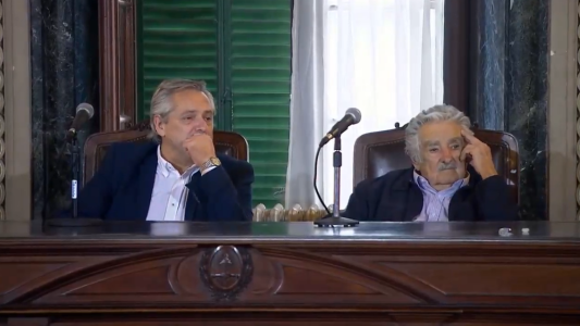 Alberto Fernández y Pepe Mujica en el Nacional Buenos Aires