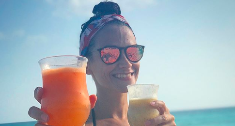 Fotos: Evangelina Carrozo rompió las reglas con un topless con emojis