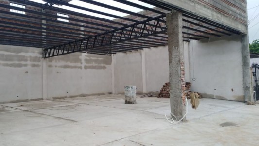 A metros de una comisaría, le robaron 16 veces en un año y no logra construir su taller textil