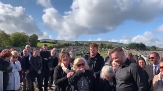 El muerto que provocó risas en su funeral