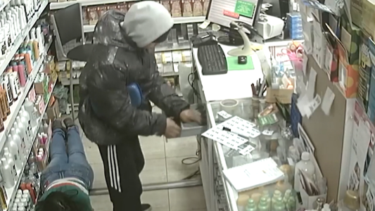 VIDEO: violento asalto de encapuchados a una perfumería
