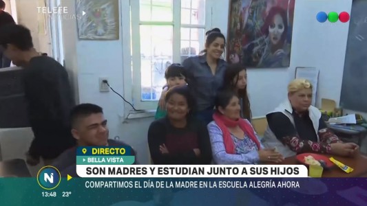 Son madres y estudian junto a sus hijos en la escuela Alegría