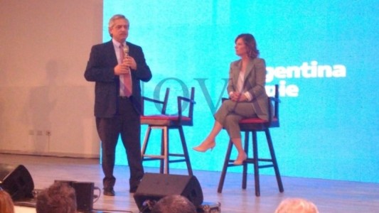 En La Plata, Alberto Fernández llamó a "dar vuelta la página negra" del macrismo