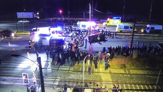 Video: un auto atropelló a un grupo de manifestantes y dejó 2 muertos y 9 heridos en Chile