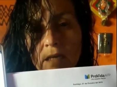 "¿Tú vivirías con 12 dólares?": el testimonio de una pensionada por invalidez a cargo de dos hijas en Chile