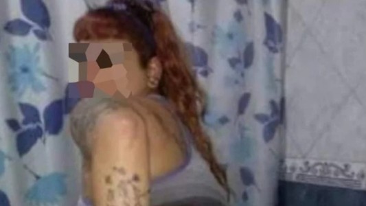 A días de las elecciones, una militante se tatuó a Cristina Kirchner en la cola