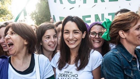 Thelma Fardin festejó sus 27 años con una foto muy sensual: bailando en ropa interior