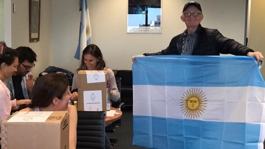 Los argentinos que viven en Oceanía fueron los primeros en votar