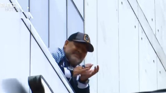 Diego llegó a Rosario y fue recibido a pura pasión