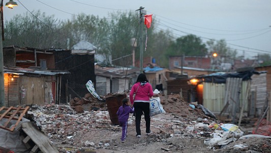 Daniel Arroyo: "Hay que desendeudar a las familias"