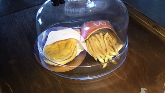 Así conservan la última hamburguesa de  McDonald's de Islandia, a una década de su retiro del país