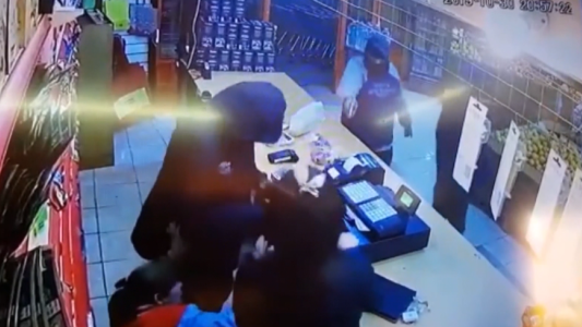 VIDEO: violento robo a un supermercado en Caleta Olivia