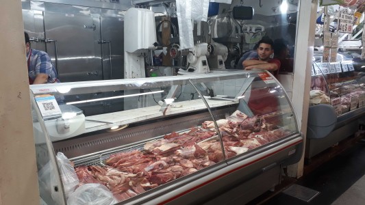 Por la nueva suba en la canasta básica, volvió a caer el consumo