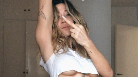 Jimena Barón lo hizo de nuevo: foto hot en tanga y remera sin corpiño al natural