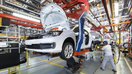 Cayó un 17,7% la producción de vehículos