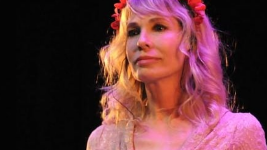 El desnudo de Gloria Carrá en Instagram para promocionar su show: tatuajes y sombrero exótico