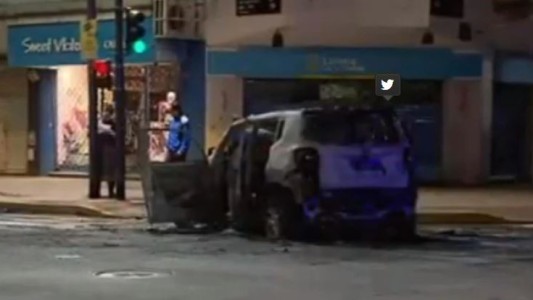 Menores escapaban en una camioneta robada y chocaron contra un colectivo