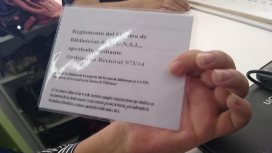 Fue a la biblioteca y le prohibieron la entrada por usar short: "se te ve todo" le dijeron