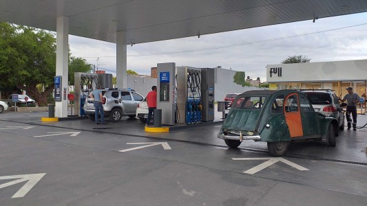 Cargar nafta en Córdoba es más caro que en otras provincias del país: ¿por qué?