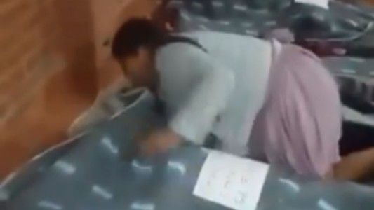 “¡Despierta, papito!”: madre llora por su hijo muerto tras represión en Bolivia
