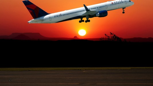 Las aerolíneas ahora reciben alertas sobre riesgos de erupciones solares