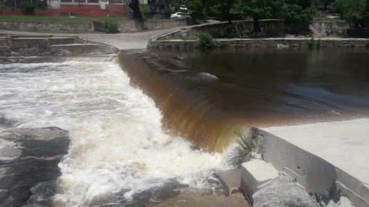 Alerta por la crecida de ríos cordobeses tras las fuertes lluvias