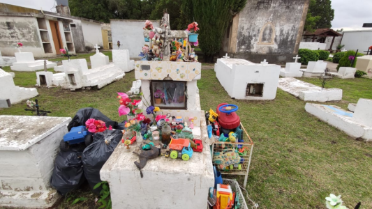 VIDEO: escándalo con el youtuber mexicano Omar Crew en el cementerio de Juárez Celman