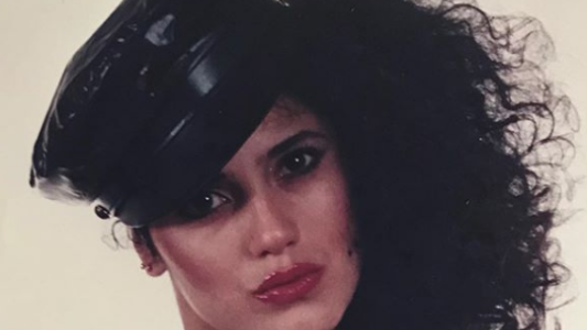 #Tbt retro y hot: la foto de Fernanda Callejón con cavado profundo en los ochentas