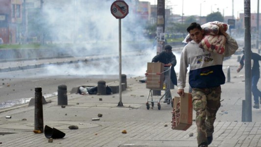VIDEO: violentas protestas en Colombia, decretaron el toque de queda