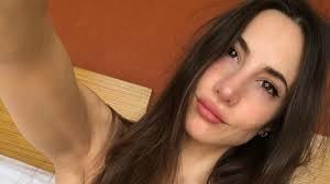 El video muy caliente de Magui Bravi en bikini dentro de una pileta