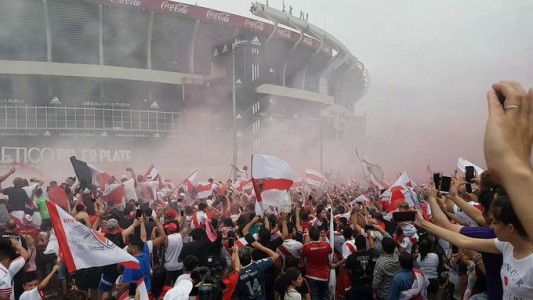 River ya está en Buenos Aires y será recibido por una multitud de hinchas en el Monumental