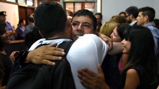 Familiares y víctimas recibieron con aplausos a los fiscales del caso Próvolo