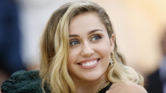 Miley Cyrus volvió a las redes con un impactante cambio de look