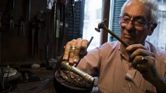 Quién hizo el bastón presidencial que recibirá Alberto Fernández en el traspaso