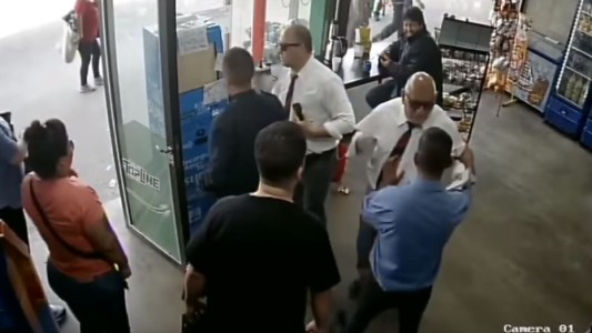 VIDEO: un inspector le pegó a un joven con discapacidad