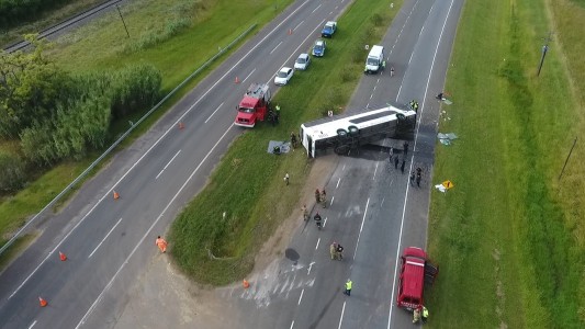 Primeras pericias: el micro no superaba los 100 kilómetros por hora en el momento del vuelco